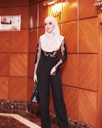 Gadis cantik bertudung ini sering menjadi perhatian netizen dan peminat selari dengan bakat lakonan yang ada padanya. Mira Filzah Tak Kecil Hati Dikecam Buzzkini