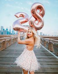 30th Birthday Birthday Outfit Ideas 2020 44 Ideas For Birthday Photoshoot Poses 30th In 2020 21st Birthday Photoshoot Cute Birthday Pictures Birthday Balloons Pictures