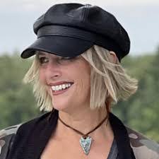 Brandi Hickman's Instagram, Twitter & Facebook