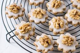 Christmas pudding cookies are chocolate sugar cookies decorated to look like a traditional christmas pudding which is a date pudding here we take a traditional christmas cookie and turn it into a fun and magical gift. Swiss Walnut Christmas Cookies Eat Little Bird