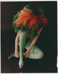 месяц под косой блестит а во лбу звезда горит Rose Models Statement Style For Vein Magazine In 2020 Wonder Bra Hosiery Fashion Editorial Fashion