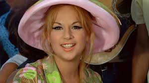 Ο χρήστος νέζος εξομολογήθηκε, επίσης, ένα ακόμα περιστατικό που έζησε με την αλίκη βουγιουκλάκη: Alikh Boygioyklakh Deite Pws Einai Shmera To E3oxiko Ths Ston 8eologo Fthis Gr