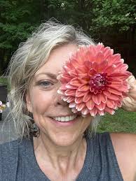 Dahlia identification: Bahama Mama vs Robann Creamsicle