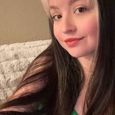 Caitlin Flora's Instagram, Twitter & Facebook