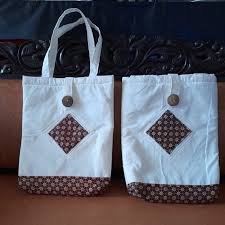 Cara buat tas dari kain blacu tas blacu bekasi jual tas blacu polos jogja tas blacu lipat pabrik tas blacu batik sablon tas blacu surabaya gambar tas dari gambar tas dari kain blacu. Jual Tas Blacu Batik 3 Lapis Kab Sleman Mestri Batik Tokopedia