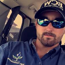 Jonathan Weeks (@JWade07)