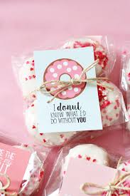 .skewers • gift wrapper • dollar bills • paper clips • pizza box • valentine's day card • decorative hearts • sticky note • thick cardboard • chocolate • plastic make it easy! Valentine Donut Printables Eighteen25