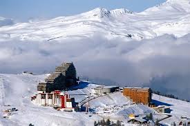 Çocuk oyun alanı ve tur masası sunan la plagne, la. Aime La Plagne Skiorte Skigebiete Skifahren