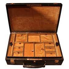 Amazing Hermes Jewelry Box From A Unique Collection Of Antique And Modern Boxes At Https Www 1stdibs Com Furnitur Hermes Jewelry Jewelry Box Vintage Hermes