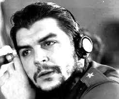 Esta foto es histórica, única barack obama con la mítica silueta del che guevara de fondo en la habana, cuba. Che Guevara Biography Childhood Life Achievements Timeline