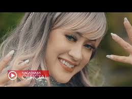 Tarik ubur ubur (goyang ubur ubur) translations: Lia 3srigala Goyang Lagi Lyrics