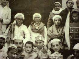 Yang keturunannya masih berkembang biak sampai sekarang ialah hasan a.s dan husain a.s. Sejarah Singkat Keturunan Rasulullah Di Nusantara