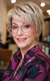 Hello.I want your opinion about this cut and color ?❤️🌹