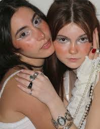 Alexandra Howes's Instagram, Twitter & Facebook