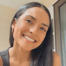 Arianna Valentin's Instagram, Twitter & Facebook