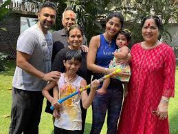 The shilpashetty community on reddit. Shilpa Shetty Kundra S Family Tests Positive For Covid 19 Filmfare Com