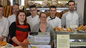 L'équipe De Monte fête le pain avec la NR