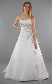 Oder du wurdest als trauzeugin oder brautjungfer auserwählt? Brautkleid In Ivory Aus Hochwertigem Satin Und Feinem Organza Stoff Elegante A Linie Herzformiges Schulterfreies Obert Braut Kleider Hochzeit Brautkleid