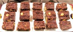 جريدة القبس عجينة البيتزا بالباذنجان Food Desserts Brownie
