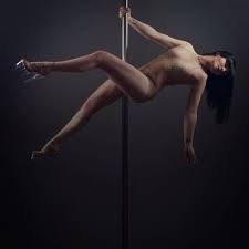 Pole dancing nackt