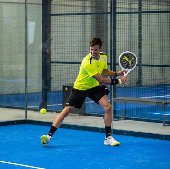 Jugando pádel