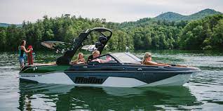 The 23 lsv is a few steps up from the entry level wake setter. Wakesetter 23 Lsv Best Selling And Wakesurf Boat Of The Year Malibu Boats