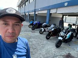 solo riders promote safe track riding