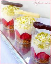 Verrines Fraises Chantilly Crumble Aux Noisettes Fraise Chantilly Verrine Fraise Recette Verrine