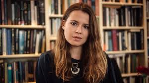 Climate activist #fridaysforfuture • student • author • born 364 ppm, based in berlin. Luisa Neubauer Mit Einem Brief An Ihre Mutter Vogue Germany
