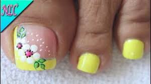 Uñas delicadas y muy simples para usar todos los dias. Mariposa Y Rosas En Unas Para Pies Butterfly Nail Art French Nail Art Nlc
