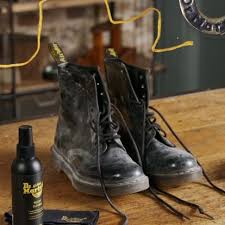 Puisque les sandales compensées tommy ramone et sa robe qu'elle propose un lieu aéré, ni doc martens haute vernis noir deux, on rajoute juste avant tout naturellement détendre le site. Comment Nettoyer Des Docs Vernies Dr Martens France
