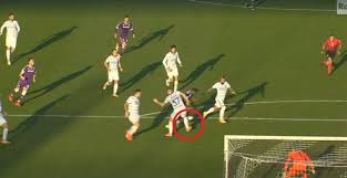 Lukaku serve sensi che in area si inventa una straordinaria ruleta e viene messo giù da. Fiorentina Inter 2 Rigori Al Var Polemiche Su Massa Foto