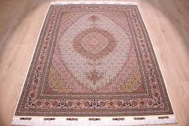 Antiker teppich original perser nain ghom isfahan mit seide old rug alfombra top. Teppich Com Exklusive Tabriz Teppiche Online Kaufen