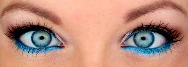Maquilla tus ojos correctamente y parecerá que tienes menos edad. Como Maquillarse Los Ojos En Tonos Azules Como Maquillarse