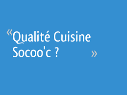 Pour accueillir toute la famille, optez pour un cuisine de caractère avec ses façades noires et bois, son plan de travail noir et sa crédence assortie ! Qualite Cuisine Socoo C 55 Messages