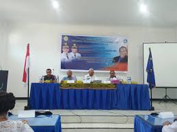 What's the english translation of sekolah? Pemkot Kupang Terapkan English Day Pena Timor