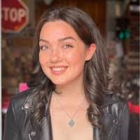 Holly Hare's Instagram, Twitter & Facebook