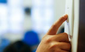 Onde vai faltar luz 08 a 11 de novembro. Ruas De Bairros De Curitiba Podem Ficar Sem Luz Hoje A Sua Esta Na Lista 98fm Curitiba Sintonize 98 9