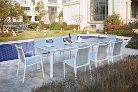 Le salons de jardin est un élément essentiel à vos repas dans votre jardin en famille ou entre amis, c'est pourquoi résidence vous propose des ensembles tables et chaises de grande qualité. Ensemble Table De Jardin Extensible En Alu 8 Personnes Moniga