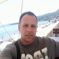 ❓️Navijači u Kragujevcu i dalje čekaju obećani stadion. Pominjao se zajedno  sa onim već izgrađenim u Zaječaru, Leskovcu i Loznici, ali popularni "Čika  Dača" i dalje je na staroj adresi. Naravno za