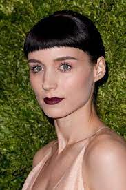 And who dyed her asymmetrical hair jet black because, well, she ran out of green dye. Wow Or Wtf Rooney Mara S Super Short Bangs And Black Rose Lipstick Glamour