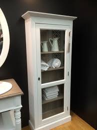 Vitrine Weiss Massivholz Badezimmerschrank Im Landhausstil Vitrinen Geschirrschranke Landhaus Style Mobel Vitrine Weiss Landhaus Mobel Vitrine