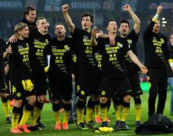 April 2011 war ein historischer tag für alle fans von borussia dortmund. Bundesliga Dortmunder Fans Feiern Die Meisterschaft Der Spiegel