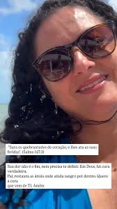 Tem dias em que a alma sangra em silêncio…, Desilusões, rejeições,  promessas quebradas., Mas há um lugar onde toda dor encontra consolo: no  colo dAquele que cura corações partidos., Você não precisa ...