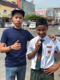 Antara video terbaru syahmi sazli yang popular adalah siri mael totey dan ronnie & rongok yang turut dibintangi oleh asif. Biodata Syahmi Sazli Youtuber Popular Dari Kelantan Azhan Co