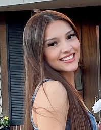 Esther Maes's Instagram, Twitter & Facebook