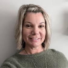 Shelly Meade's Instagram, Twitter & Facebook