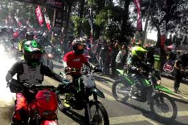 Join facebook to connect with pria naik and others you may know. Begini Gaya Libas Tikungan Saat Naik Motor Trail