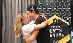 The belgian is 31'' down on him on gc while alaphilippe is at 8''. Sarah De Bie Verklapt Geslacht Van Baby Van Aert En Is Nog S Het Nieuwsblad Mobile