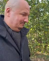 Malachi Sr, stop with the jealousy. Let these people live their lives and  you live yours and walk ok. I'll be glad when they figure it out, all of  them gone cut